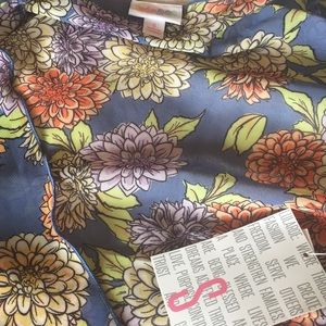 Small LuLaRoe Shirley